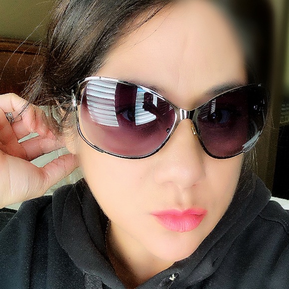 MICHELE Sunglasses Oversized - Picture 2 of 15